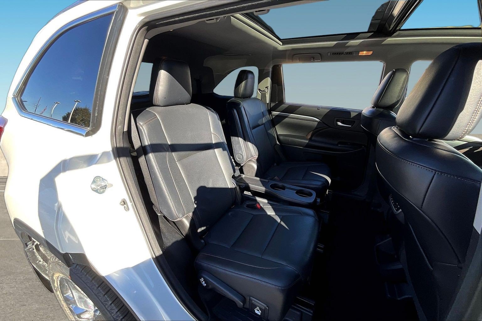 Used 2017 Toyota Highlander Limited Platinum AWD/4WD image 24