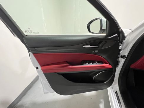 Used 2021 Alfa Romeo Stelvio Ti w/ Nero Edizione image 17