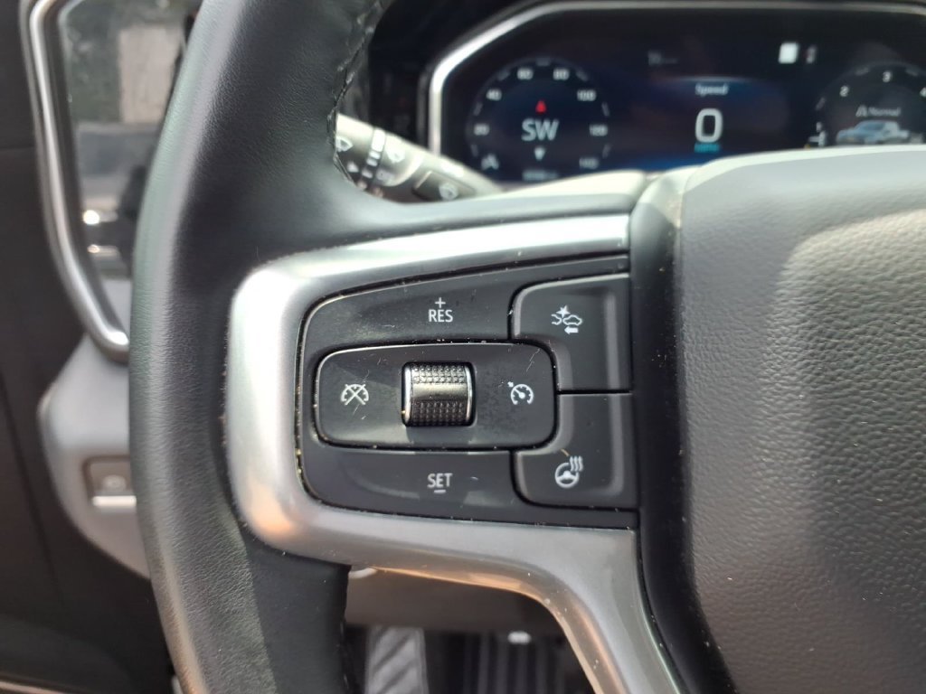 Used 2023 Chevrolet Silverado 1500 LT AWD/4WD image 7