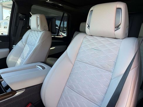 Used 2026 Cadillac Escalade Platinum Sport w/ LPO, ONYX Package image 43