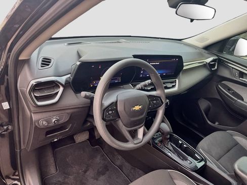Used 2025 Chevrolet TrailBlazer LT w/ Driver Confidence Package FWD image 9
