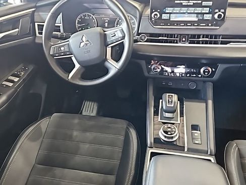 Used 2024 Mitsubishi Outlander SE image 28