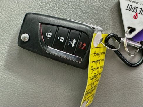 Used 2022 Toyota Camry SE FWD image 34