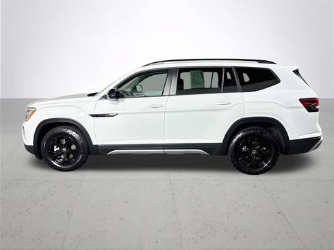 Certified 2024 Volkswagen Atlas Peak Edition SE AWD/4WD image 10