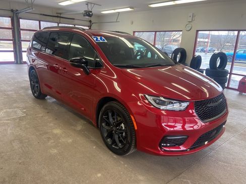 New 2026 Chrysler Pacifica Select w/ S Appearance Package FWD image 1