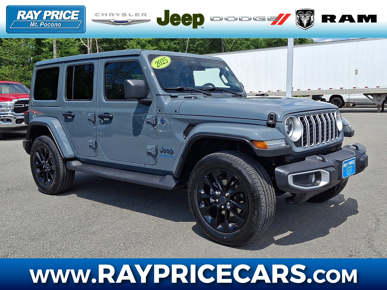 Used 2025 Jeep Wrangler Unlimited Sahara AWD/4WD image 1