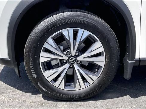 Used 2023 Nissan Rogue SV FWD image 8