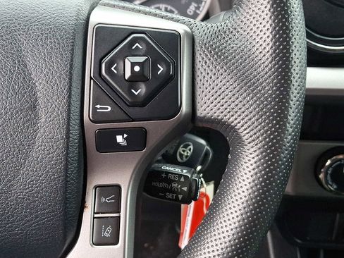 Certified 2020 Toyota Tacoma SR5 image 24