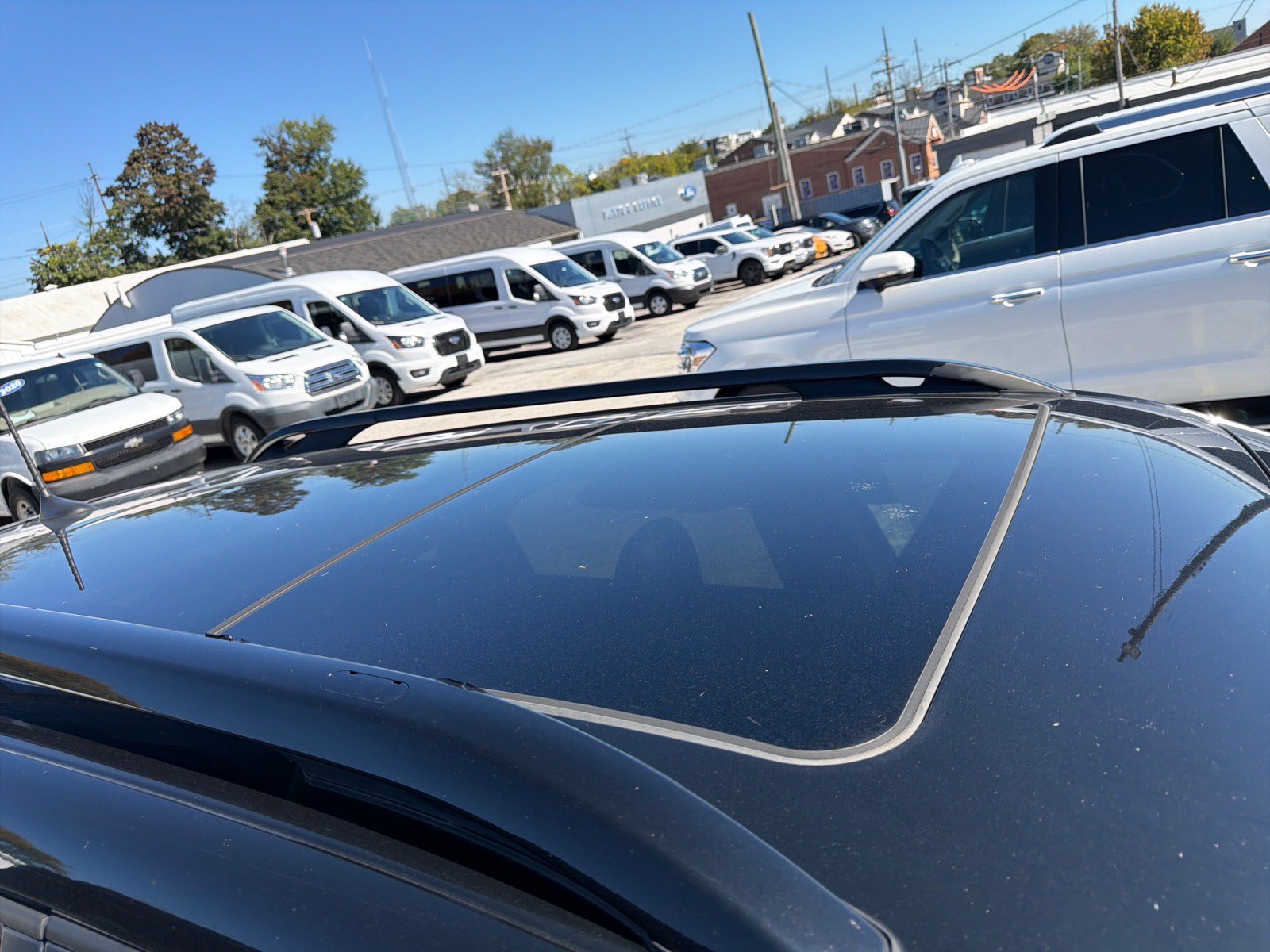 Used 2019 Jeep Cherokee Latitude Plus AWD/4WD image 3