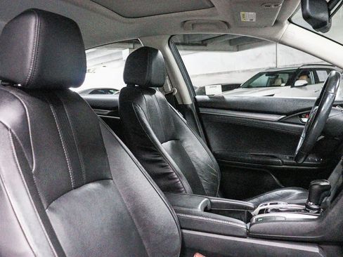 Used 2016 Honda Civic Touring image 18
