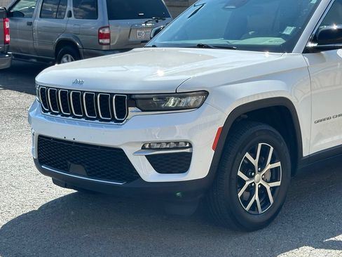 Used 2023 Jeep Grand Cherokee Limited AWD/4WD image 39