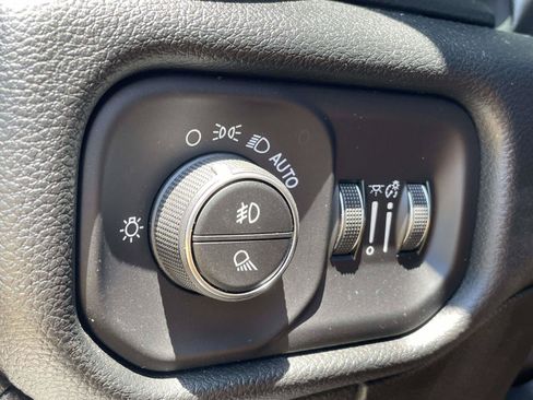 Used 2022 RAM 1500 Laramie AWD/4WD image 16