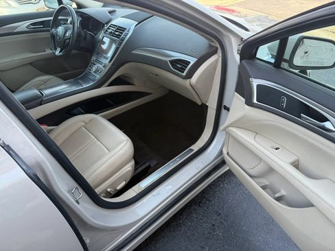 Used 2020 Lincoln MKZ FWD image 17