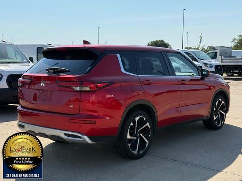 Used 2024 Mitsubishi Outlander SE Black Edition FWD image 5