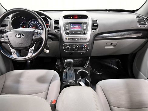 Used 2014 Kia Sorento LX FWD image 3