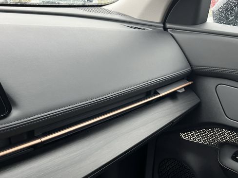 Used 2024 Nissan Ariya AWD image 21