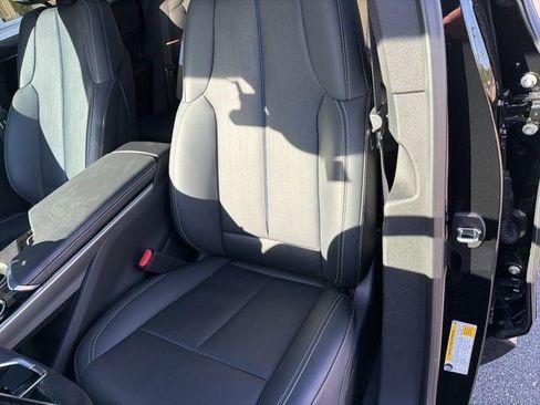 Used 2024 Cadillac Lyriq Sport image 13