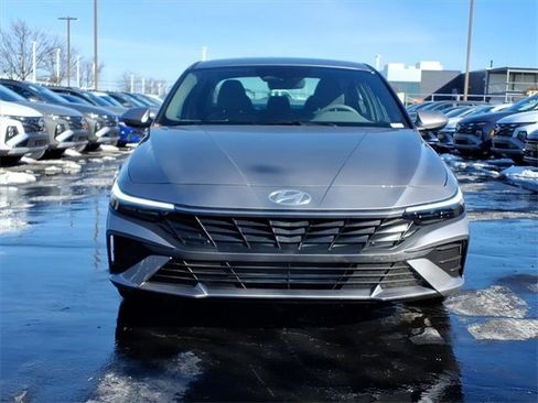 New 2026 Hyundai Elantra SE image 3