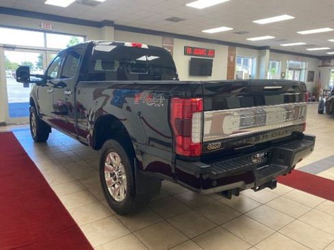 Used 2018 Ford F250 Platinum w/ Platinum Ultimate Package image 3