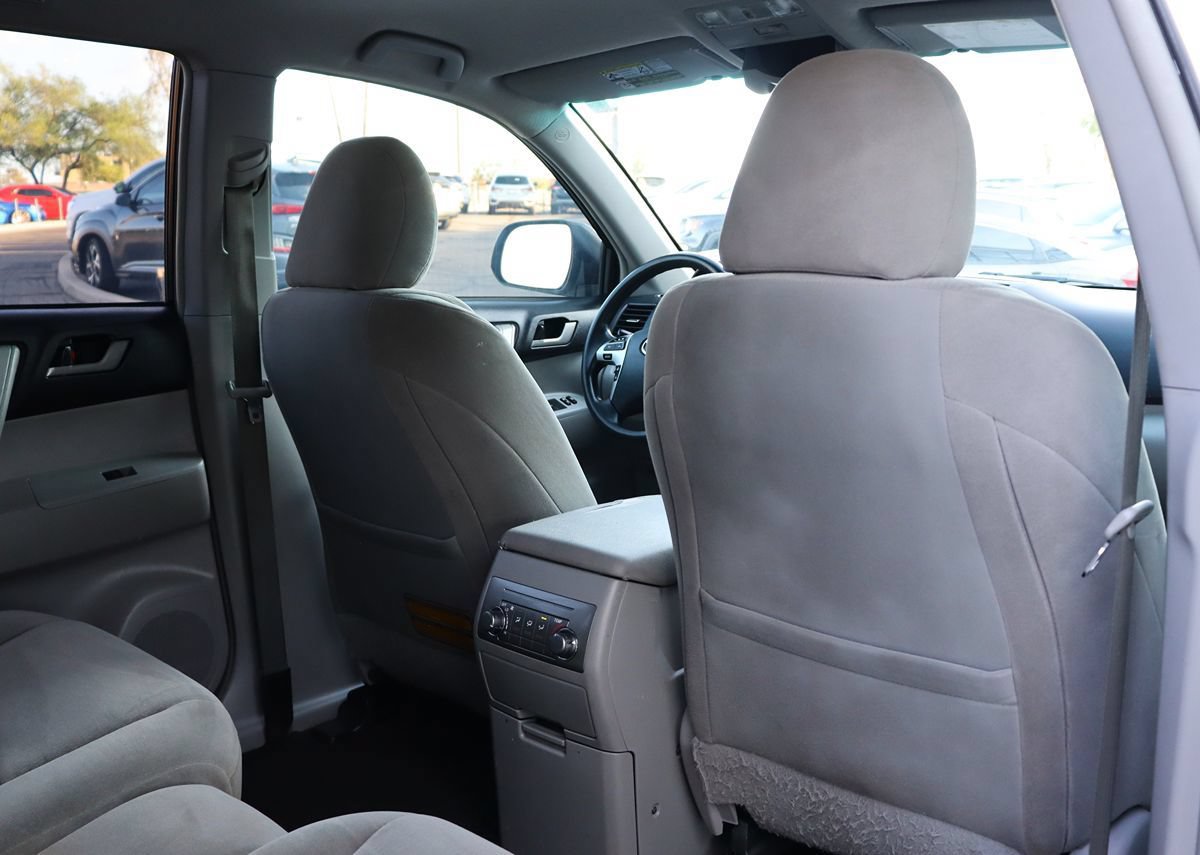 Used 2013 Toyota Highlander Plus FWD image 28