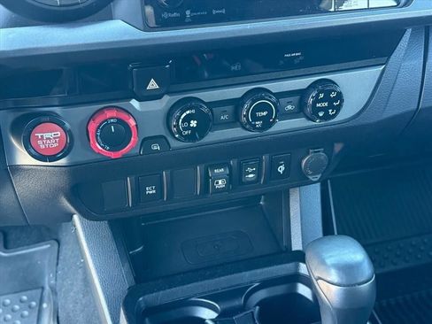 Used 2018 Toyota Tacoma TRD Sport image 25