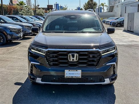 New 2025 Honda Pilot Touring image 2