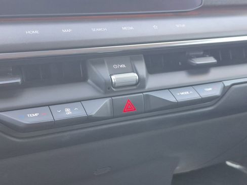 Certified 2024 Kia EV9 Land image 26