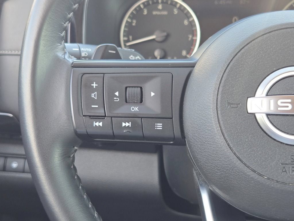 Used 2025 Nissan Pathfinder SV AWD/4WD image 35