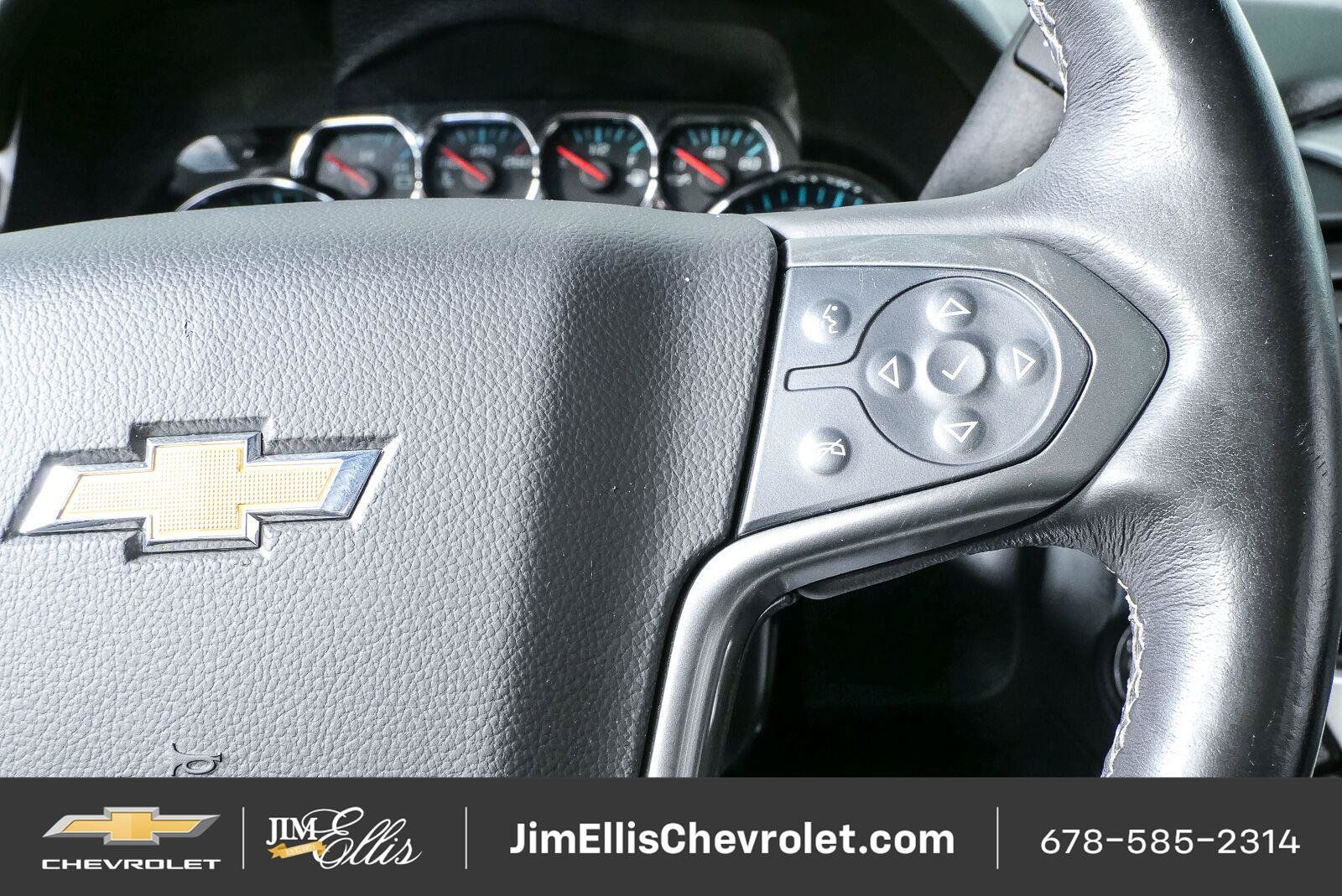 Used 2018 Chevrolet Suburban LT w/ LT Signature Package RWD image 12