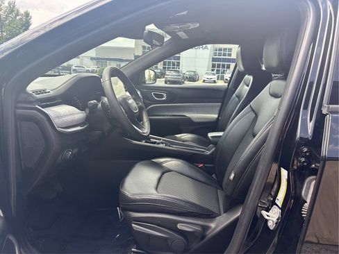 Used 2024 Jeep Compass Latitude AWD/4WD image 10