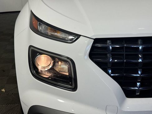 Used 2023 Hyundai Venue SEL w/ Cargo Package FWD image 3