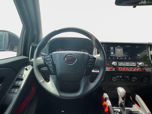 Used 2025 Nissan Frontier 4x4 Crew Cab image 13
