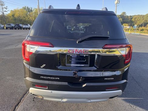 Used 2023 GMC Acadia SLT image 13