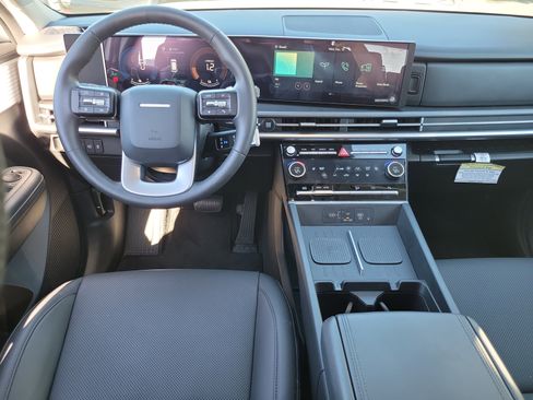 Certified 2025 Hyundai Santa Fe SEL image 6