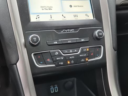 Used 2019 Ford Fusion SEL image 30