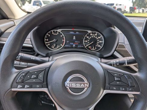 Used 2025 Nissan Altima 2.5 SV FWD image 31