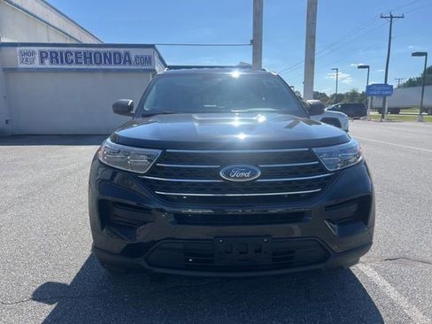 Used 2023 Ford Explorer XLT image 3