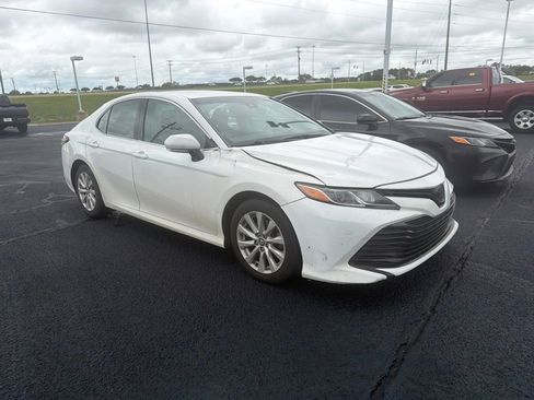 Used 2018 Toyota Camry LE w/ Convenience Package FWD image 2