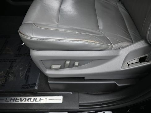 Used 2020 Chevrolet Suburban LT image 15
