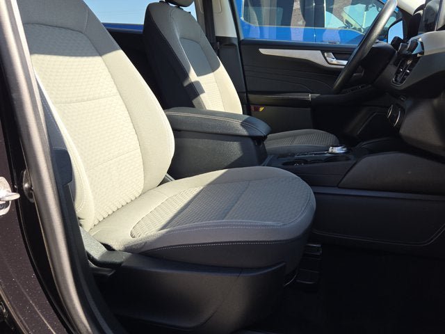 Used 2021 Ford Escape SE w/ SE Sport Appearance Package AWD/4WD image 4