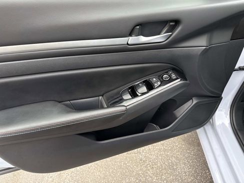 Used 2024 Nissan Altima 2.5 SR w/ SR Premium Package image 19