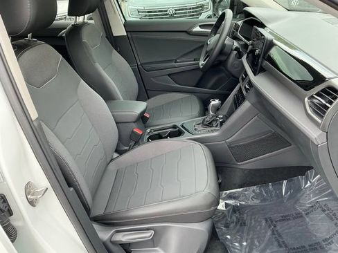 New 2026 Volkswagen Taos SE FWD image 18