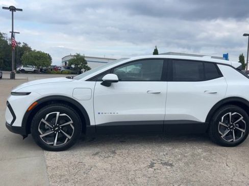 New 2026 Chevrolet Equinox EV LT image 5