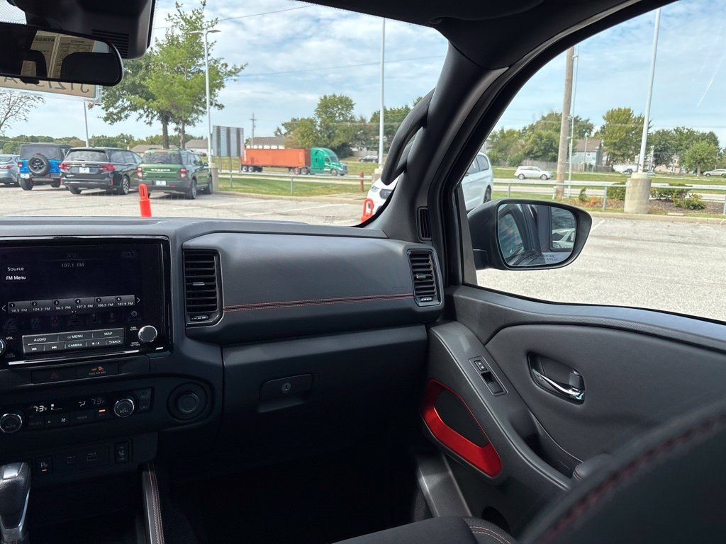 Used 2022 Nissan Frontier PRO-4X AWD/4WD image 25