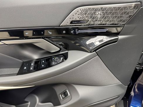 New 2026 BMW 530i xDrive w/ Premium Package AWD/4WD image 9