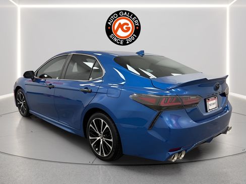 Used 2019 Toyota Camry SE FWD image 5