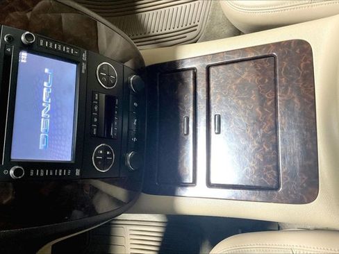 Used 2014 GMC Yukon Denali image 41