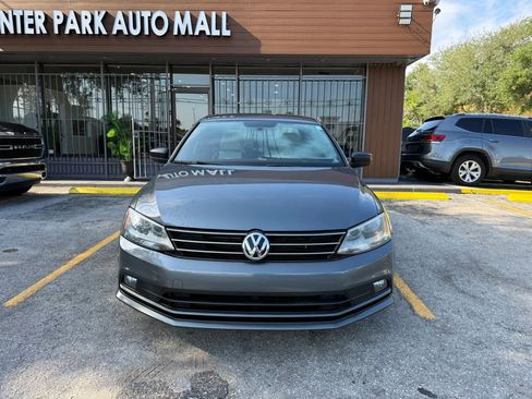 Used 2016 Volkswagen Jetta Sport FWD image 2
