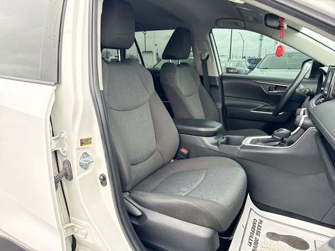 Used 2022 Toyota RAV4 XLE AWD/4WD image 25