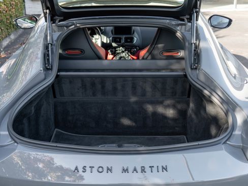 Used 2023 Aston Martin V8 Vantage Coupe image 33
